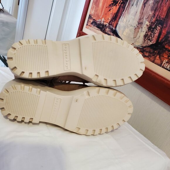 Copper Key Tan Suede Zip Up Boot, Size 6 - Picture 6 of 7